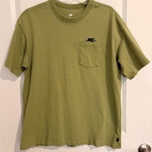 Nike Men’s M Olive Short-Sleeve Pocket Tee